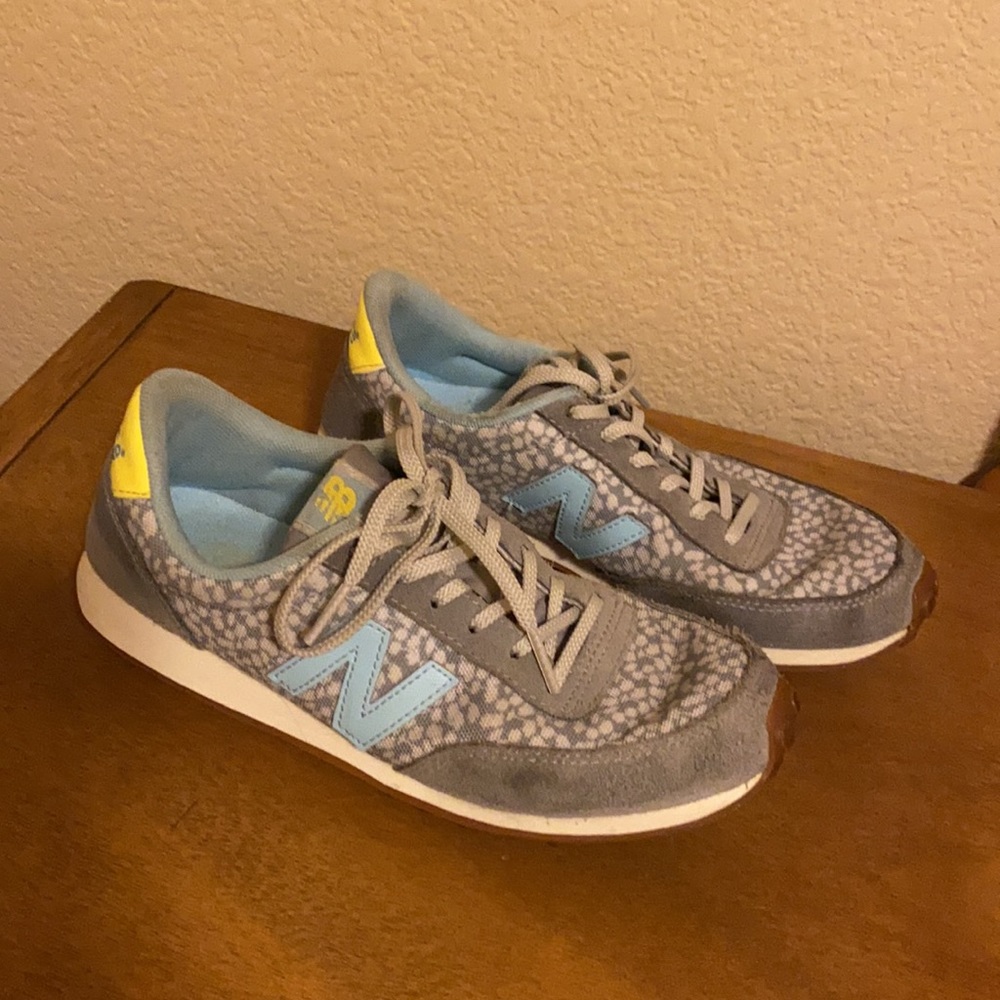 New Balance 410 women size 6.5 blue gray yellow - Picture 5 of 5